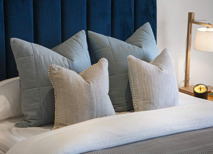 Juego de almohadas de Confort y Estilo de Hogar Valencia. Encuentra edredones, mantas y colchones.